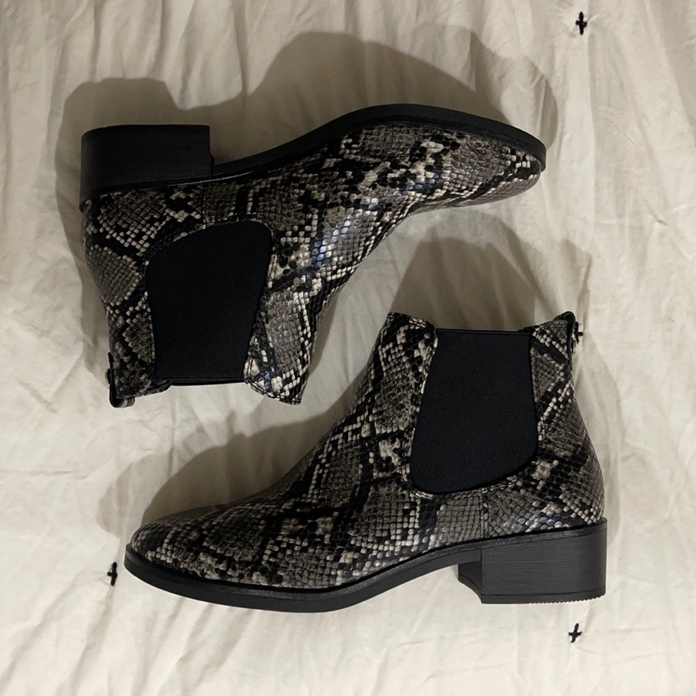 Women’s snake skin bootie